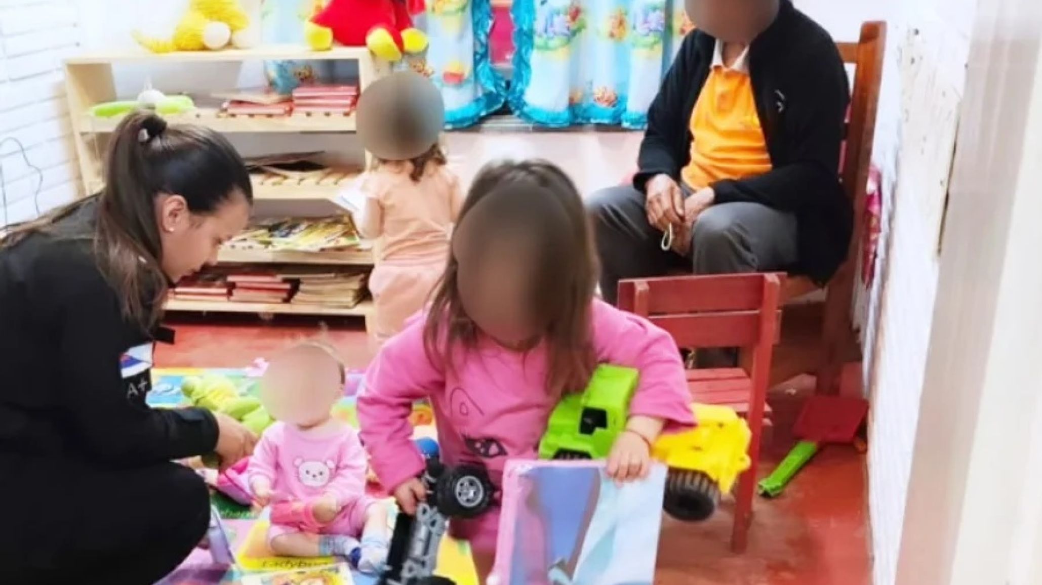 Posadas: Tres niñas fueron abandonadas por días en una casa y su papá está detenido