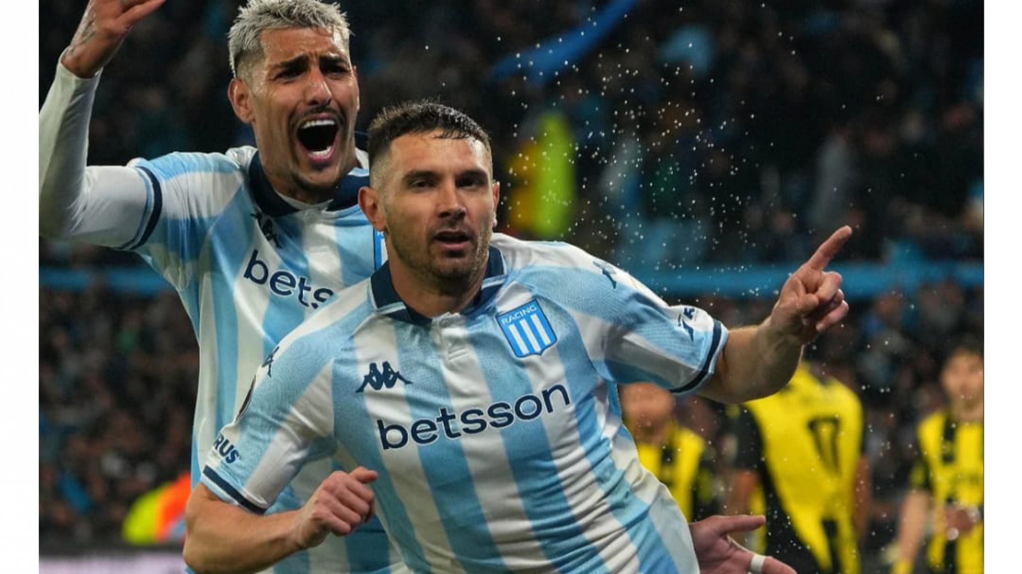 Racing remontó y eliminó a Peñarol: 3-1 en Avellaneda y pase a cuartos de final