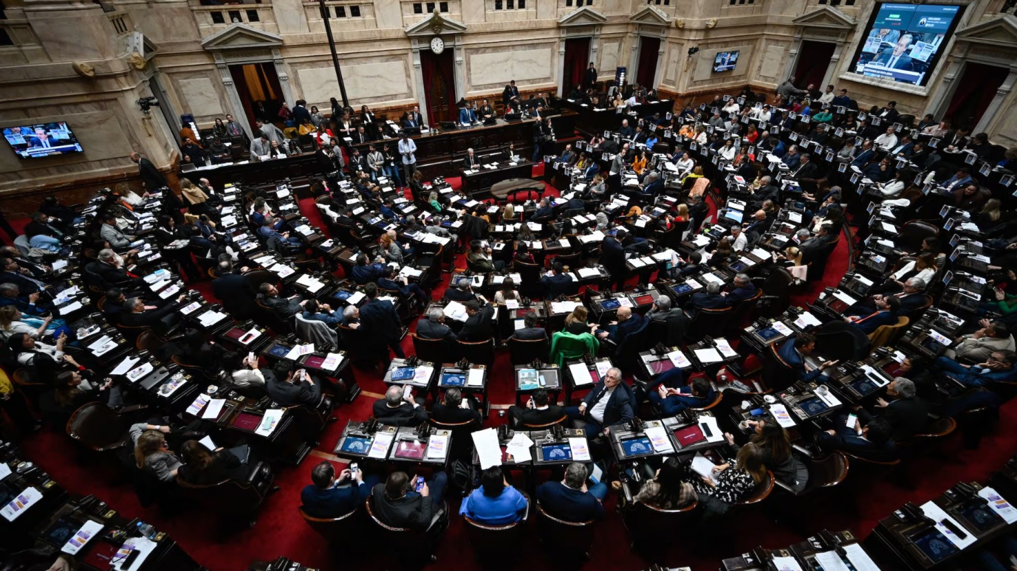 Otra vez contra los jubilados: Con 83 votos negativos, el gobierno logró ratificar el veto al aumento