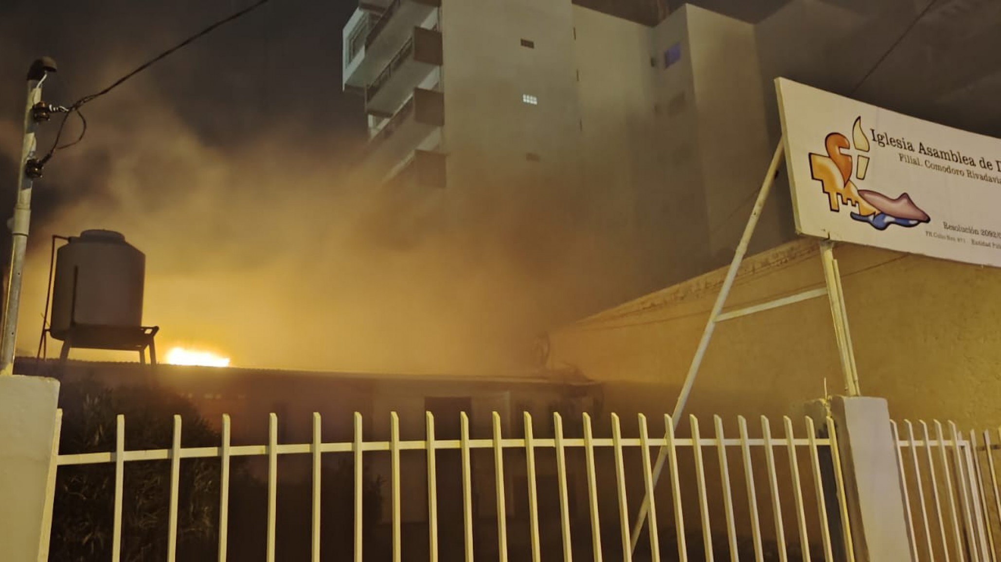 Se incendió una iglesia por un caloventor encendido