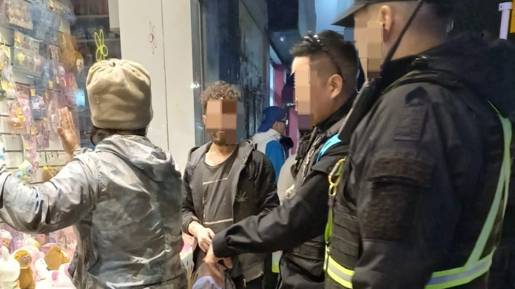 Detuvieron a dos hombres tras robar en una panadería