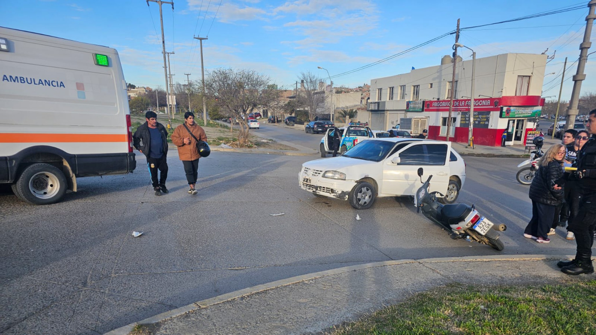 Una joven resultó herida tras accidente entre moto y auto