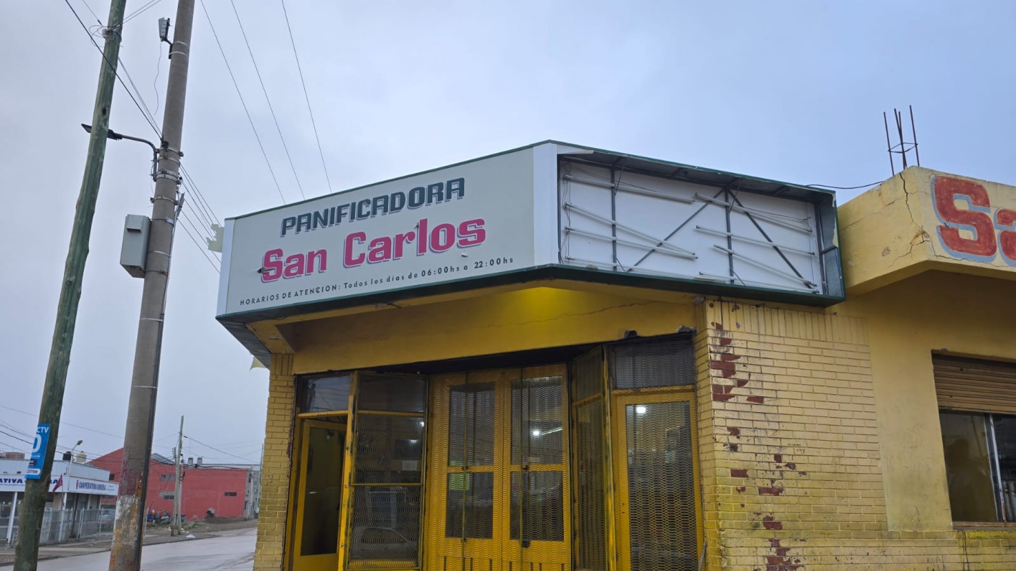 Promoción solidaria en Panadería San Carlos: paquete completo a $10.000 pesos