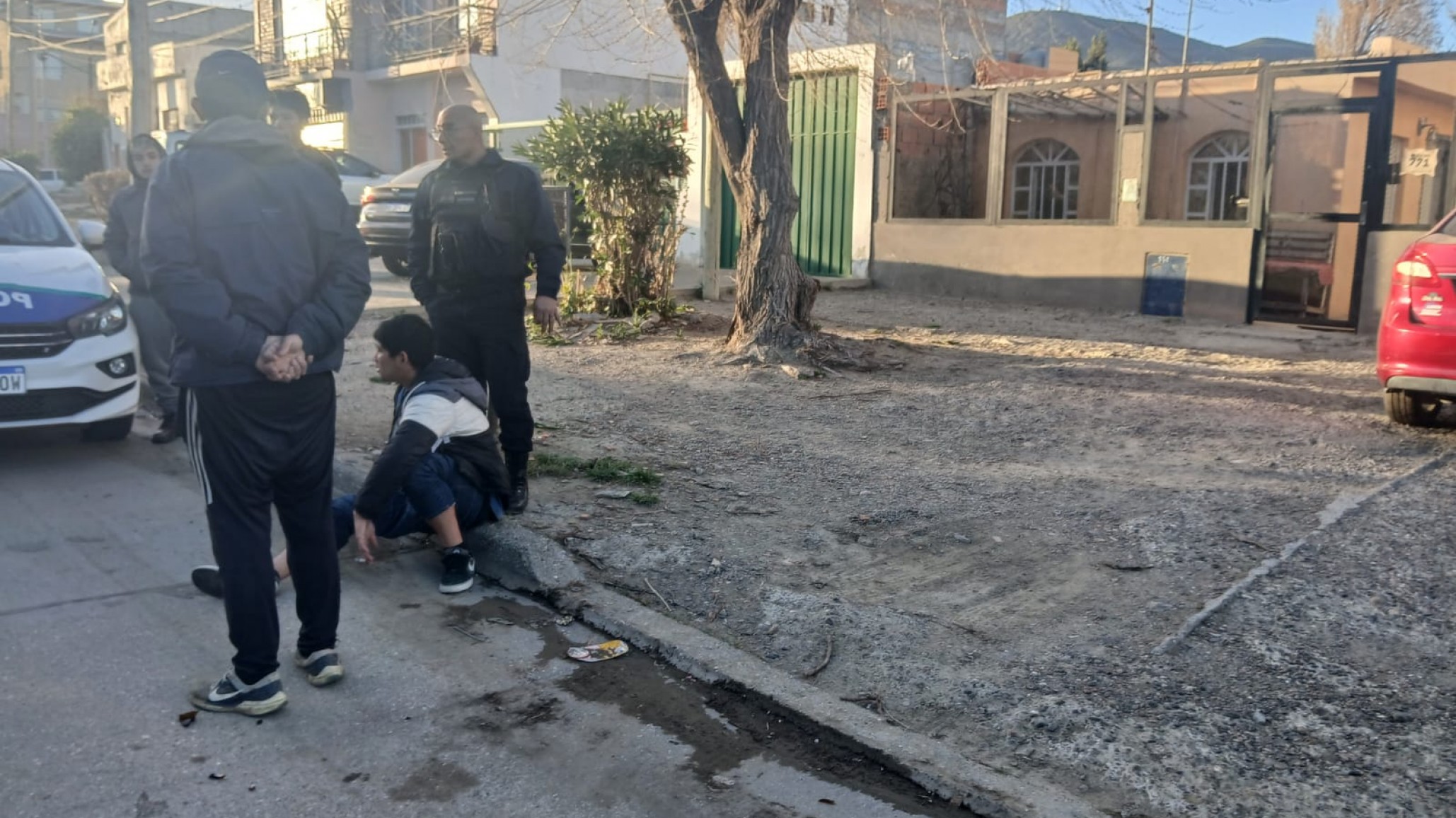 Comodoro: rompió vidrios, robó en un comercio y fue atropellado al escapar