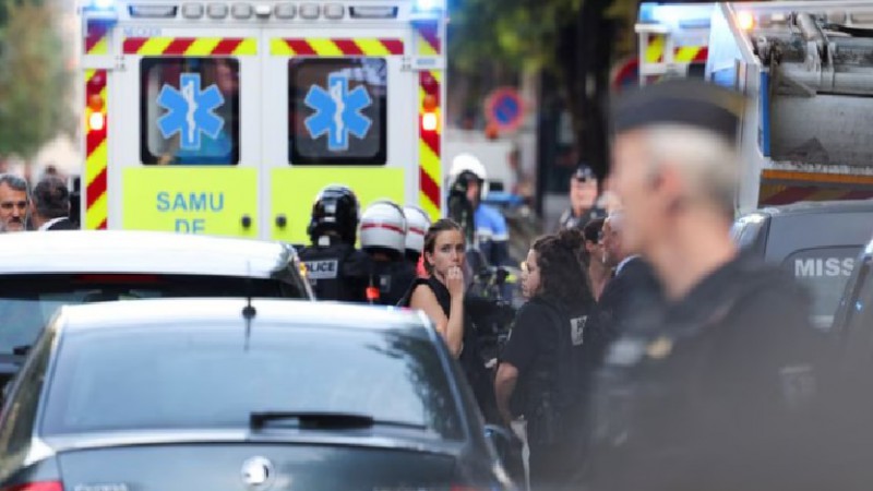 Atropelló intencionalmente a una multitud frente a un bar y dejó un muerto