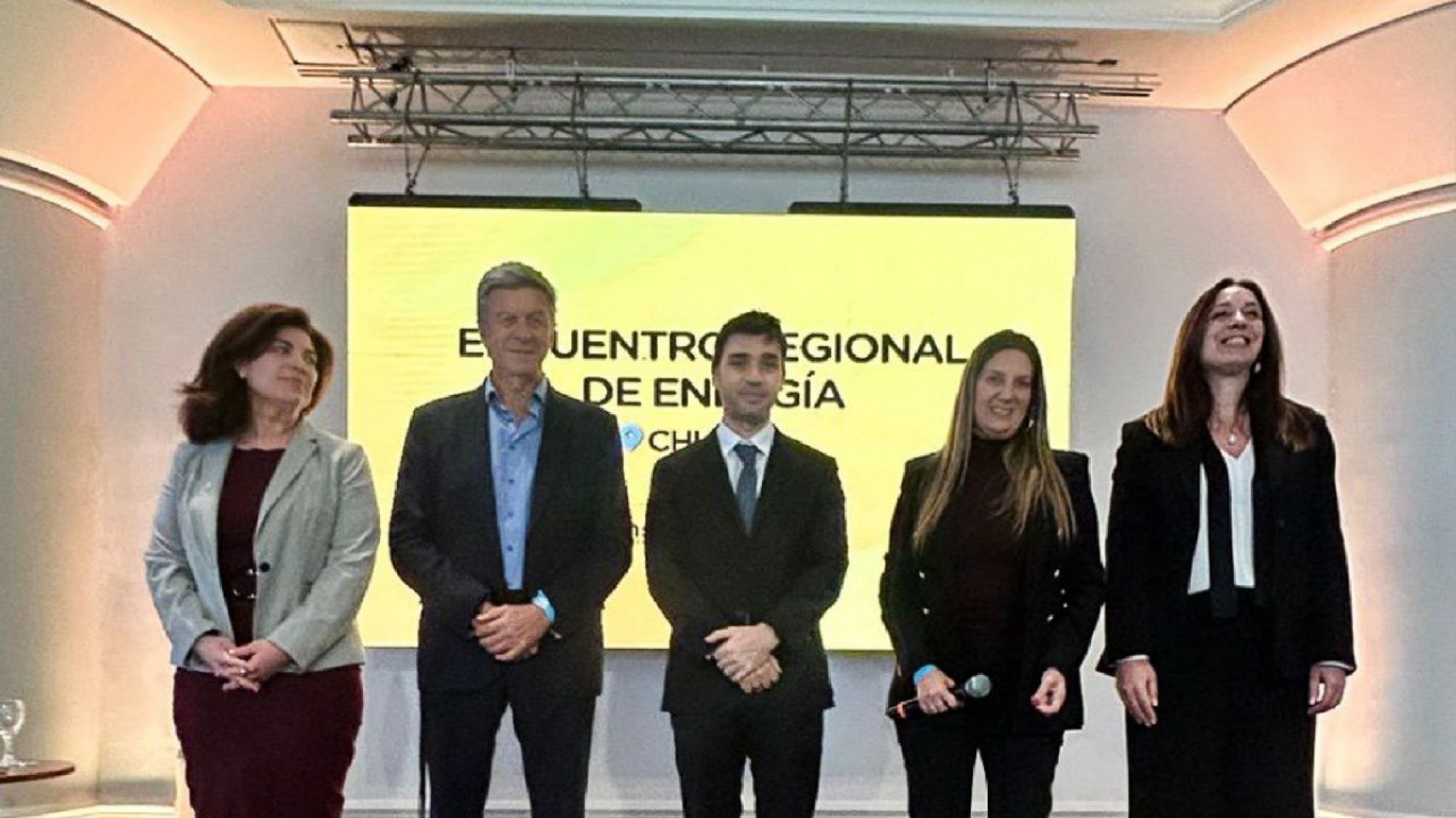 Un encuentro energético como bomba de humo para hacer campaña