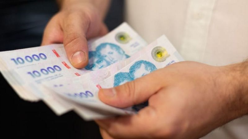 El salario mínimo en crisis: cayó debajo de la jubilación mínima y agrava la brecha social