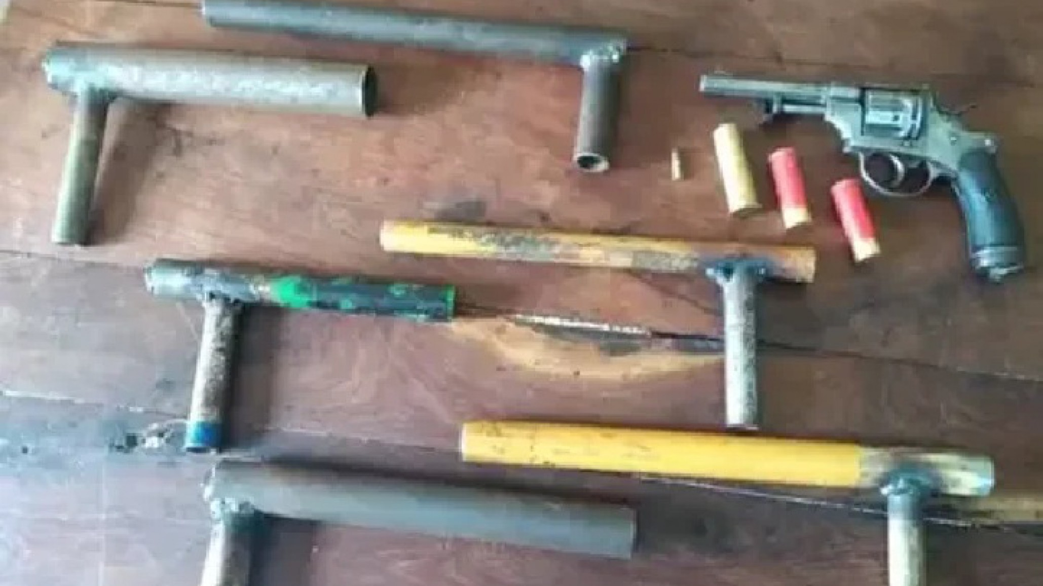 Sorprendieron a menores fabricando armas en una casa abandonada de Santiago del Estero