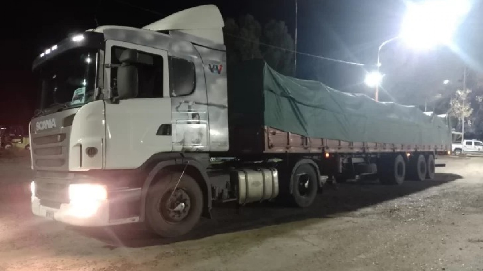 Un camionero circulaba ebrio rumbo a Caleta Olivia y le secuestraron el camión