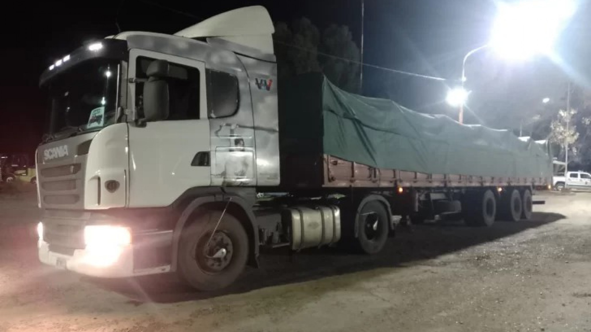 Un camionero circulaba ebrio rumbo a Caleta Olivia y le secuestraron el camión