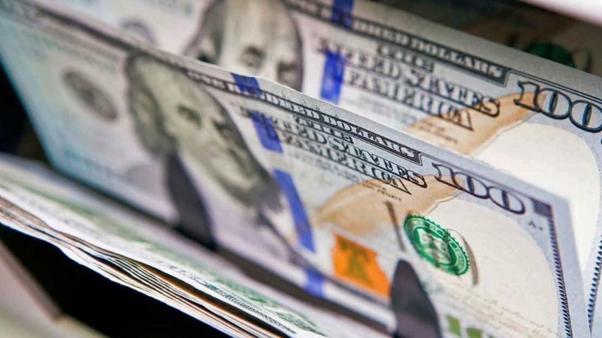 Sube el dólar, las acciones argentinas se hunden hasta 20% en Nueva York y los bonos caen 9% tras el resultado electoral