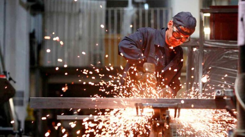 La industria y construcción cayeron en julio: reflejan estancamiento económico