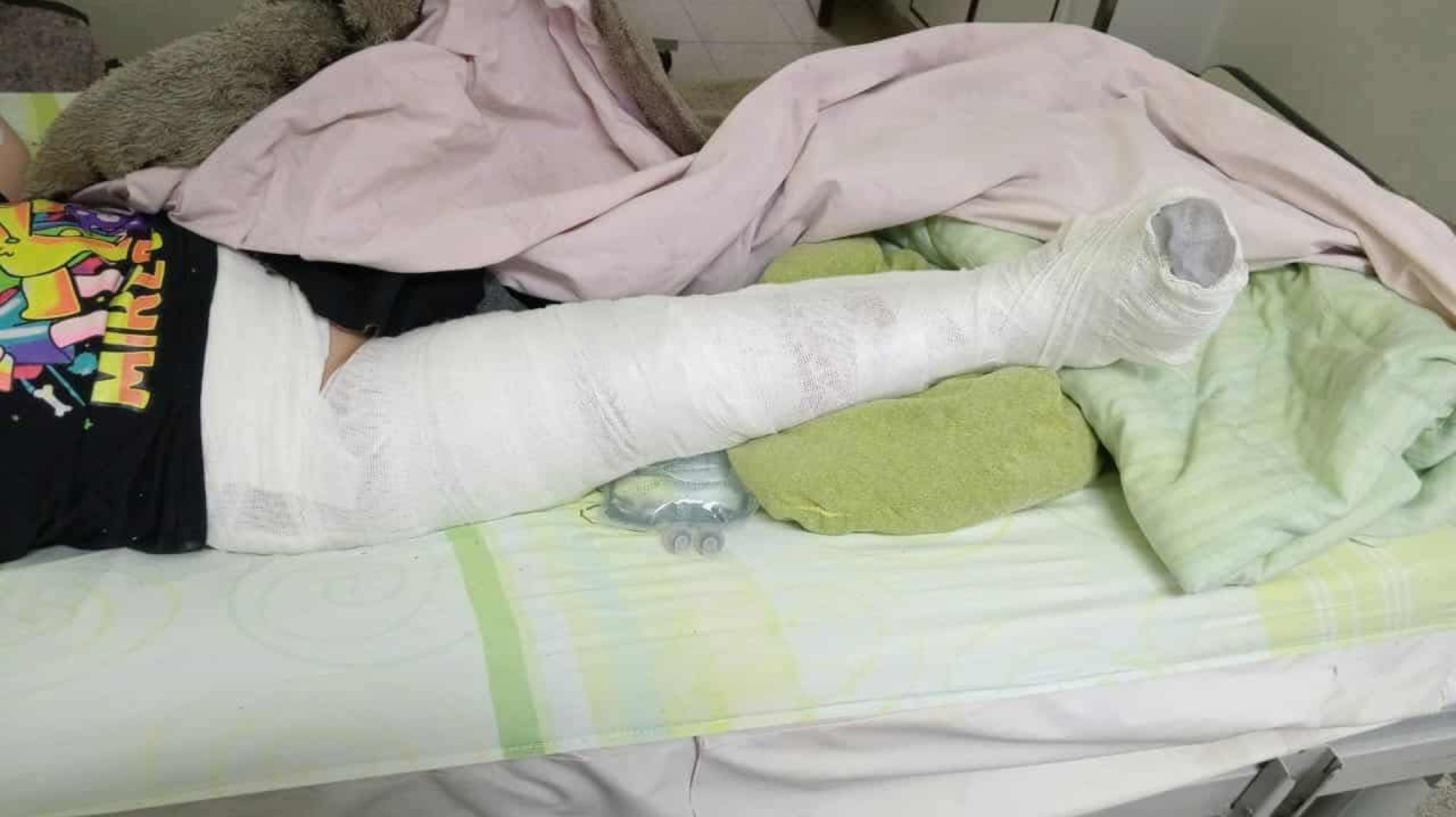 Un niño de 6 años cayó de un muro sin baranda en el barrio Pietrobelli