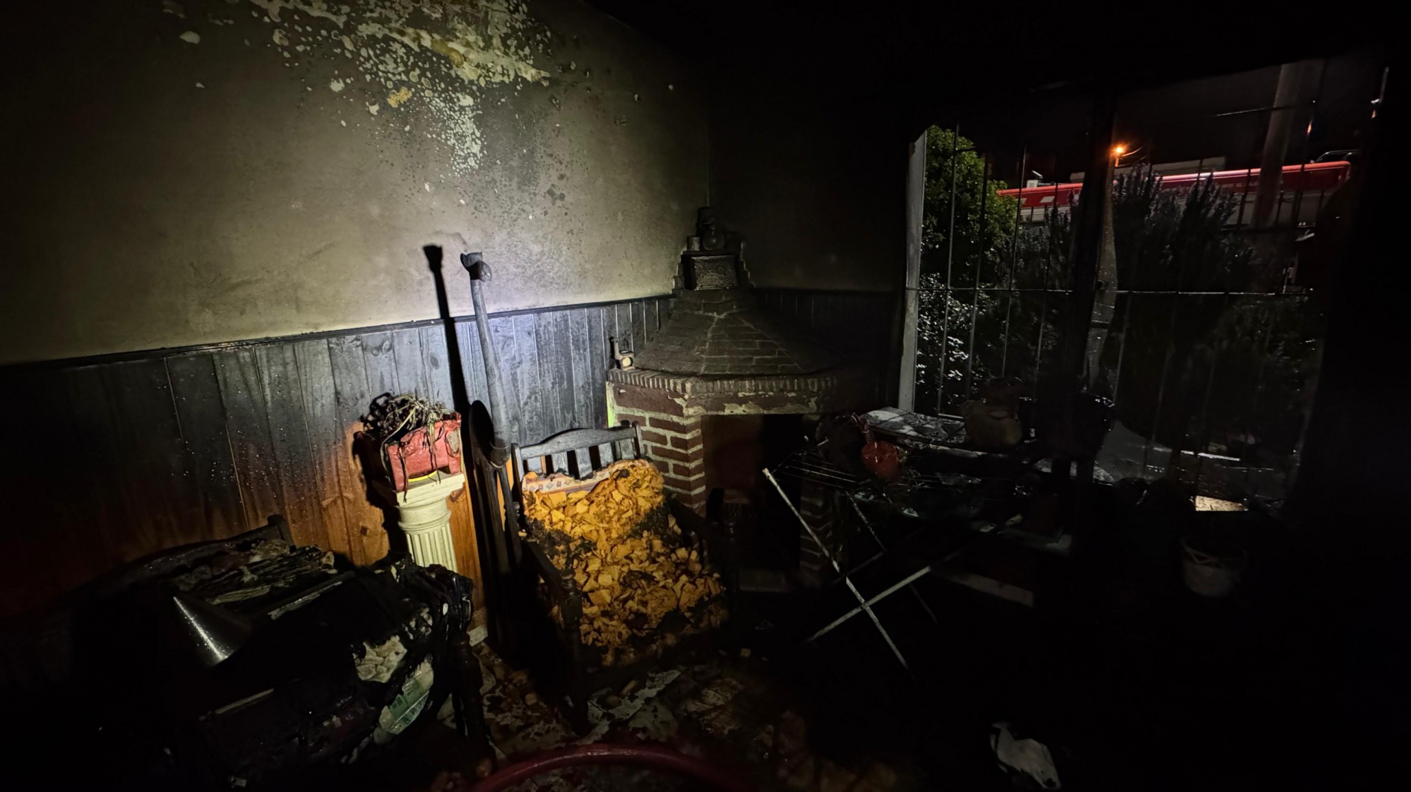 Caleta Olivia: una mujer fue rescatada de un incendio y permanece en terapia intensiva