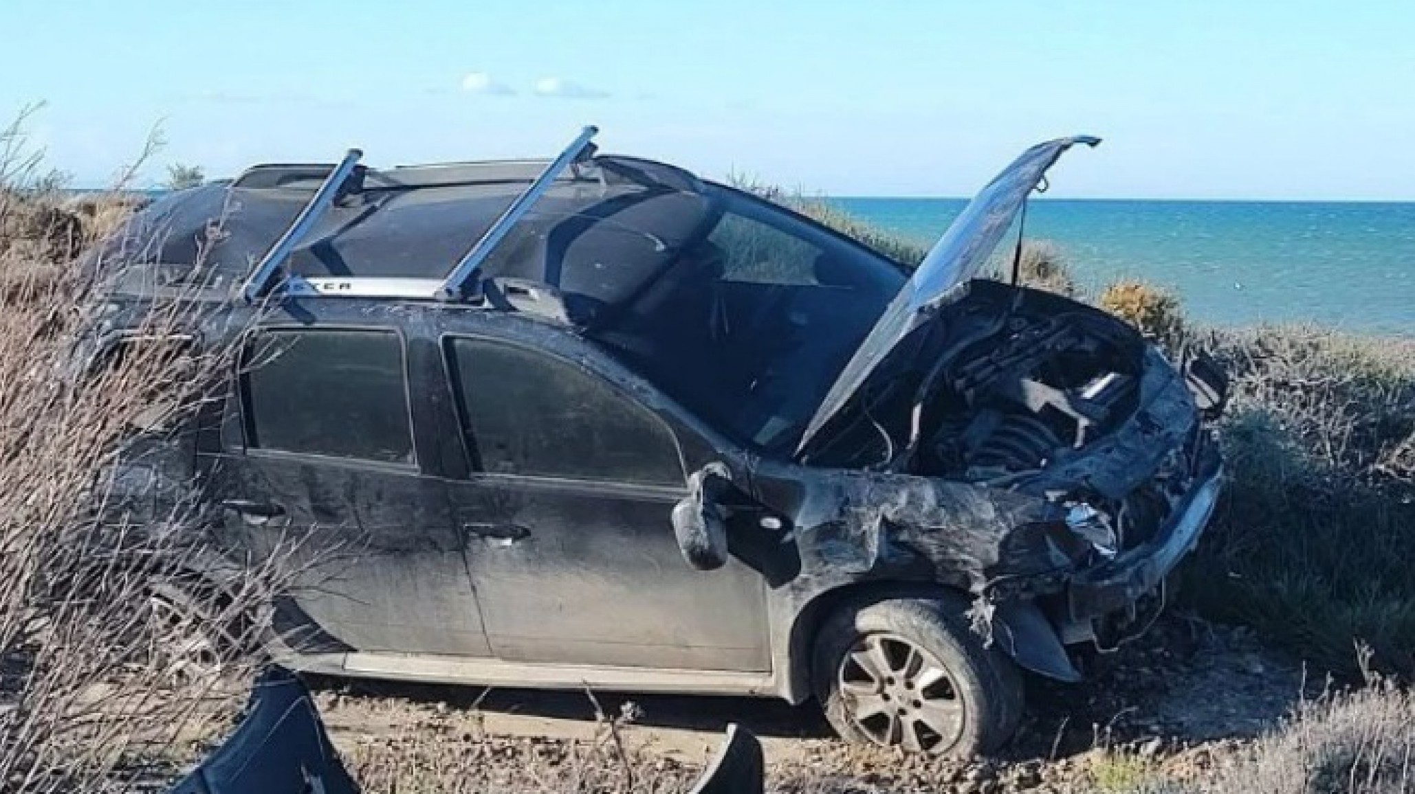 Caleta Olivia: Un artista plástico volcó con su auto en Ruta 3 y logró salir ileso