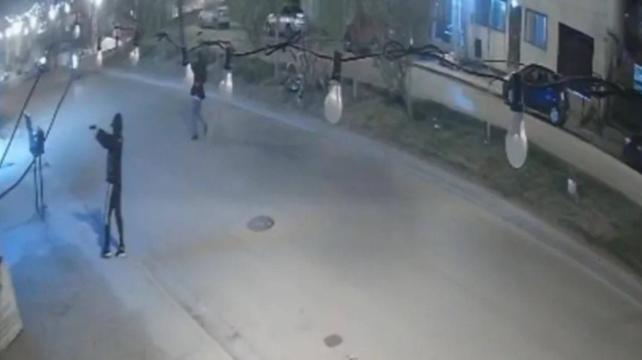 Balacera en barrio Moure: encapuchados atacaron a tiros una peluquería sobre avenida Roca