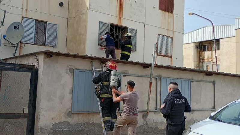 Una mujer mayor fue rescatada en estado de abandono: permanece en terapia intensiva y esperan por algún familiar