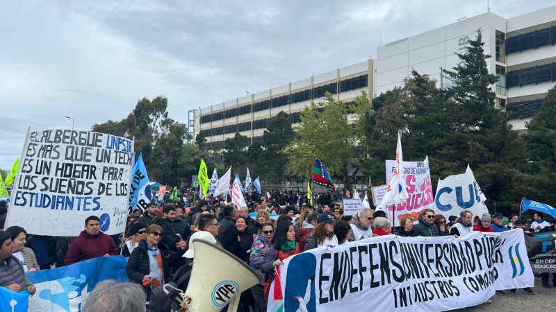 Comodoro se movilizó con fuerza contra el veto a la Ley de Financiamiento Universitario