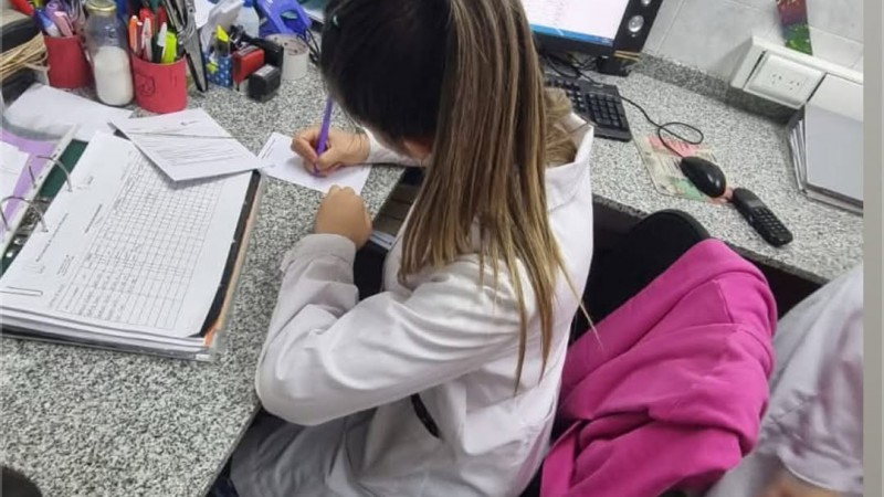 Taller de RCP solidario para ayudar a Carolina, la estudiante de Cholila que sueña con ser médica
