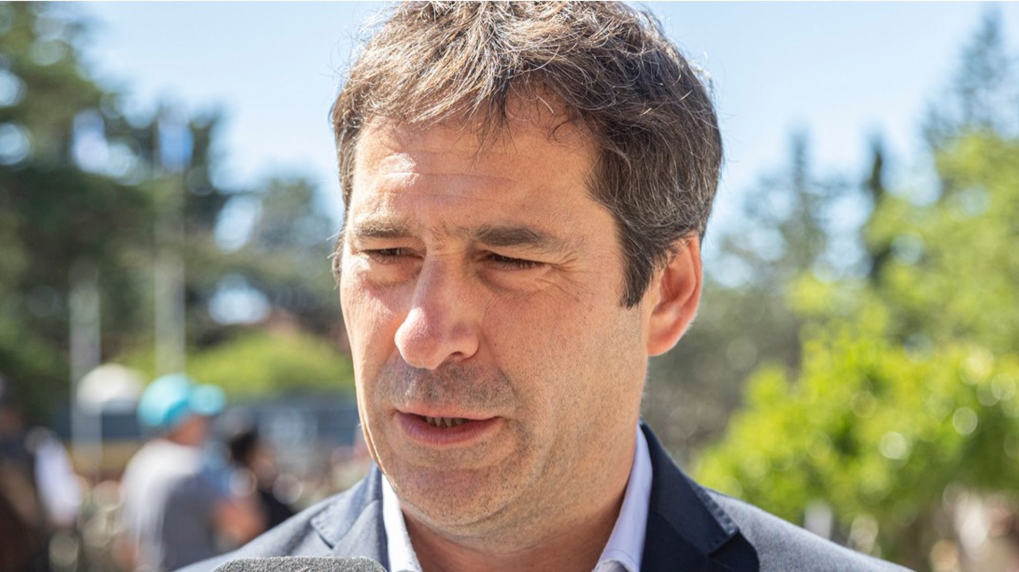 Luque advirtió que podría caerse la venta de Manantiales Behr y pidió explicaciones al Gobierno y a YPF