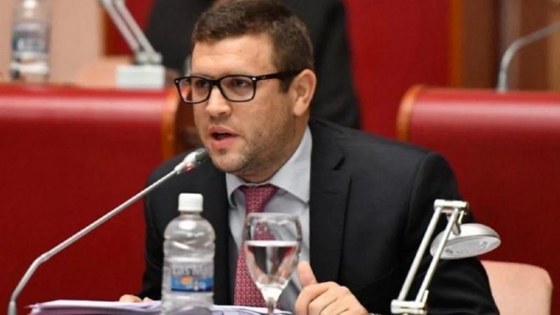 Polémica por escuelas pintadas con colores partidarios: "Con recursos de todos los chubutenses se está haciendo campaña"