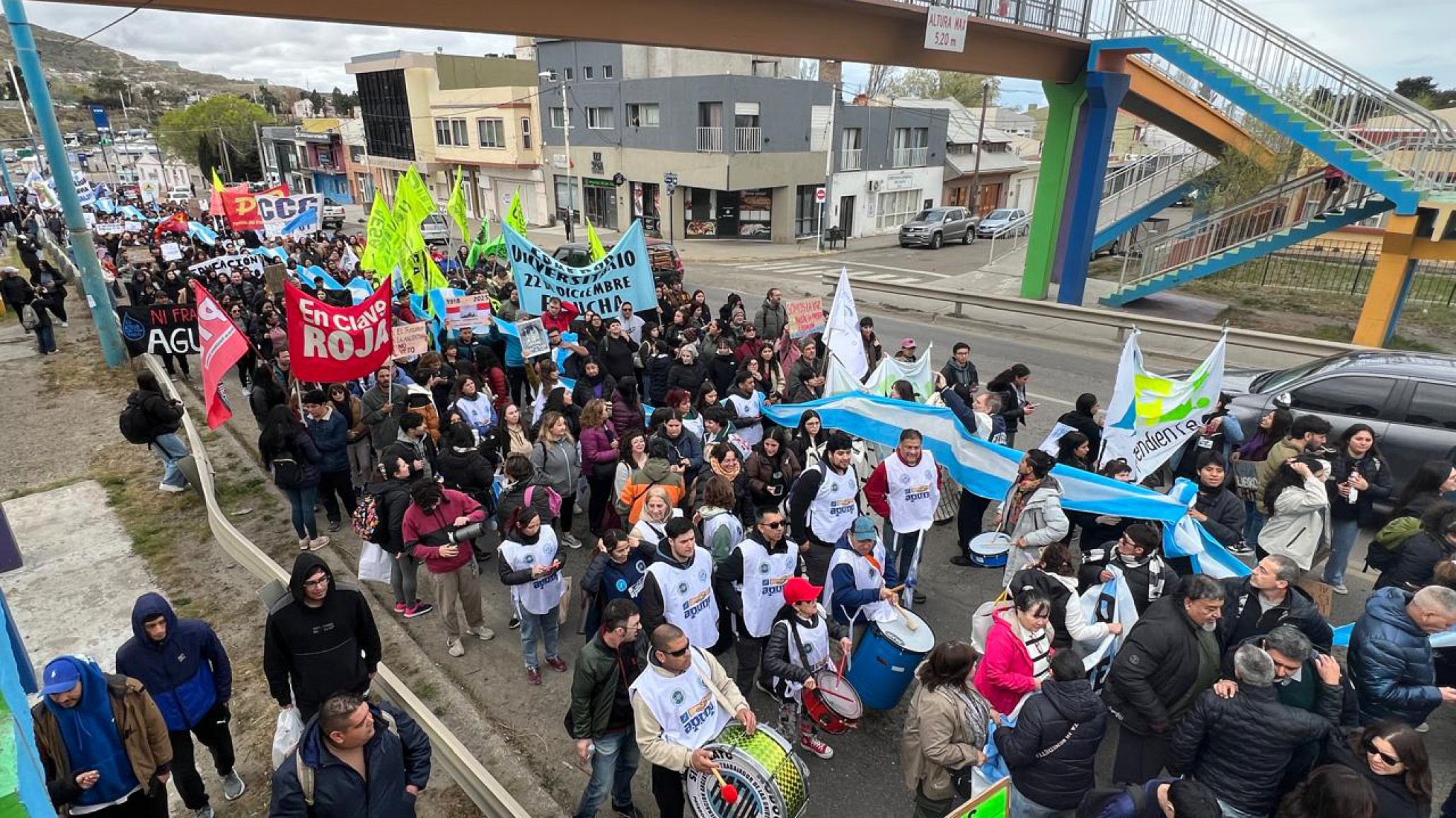 Voces de la marcha en Comodoro: "Yo no hubiera podido estudiar sin la universidad pública"