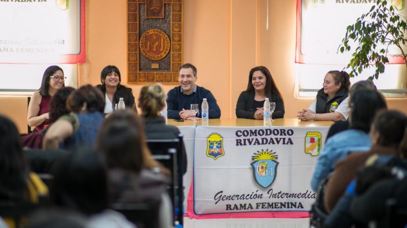Luque con trabajadoras de comercio: "La única forma de frenar a Milei hoy es desde el Congreso de la Nación"
