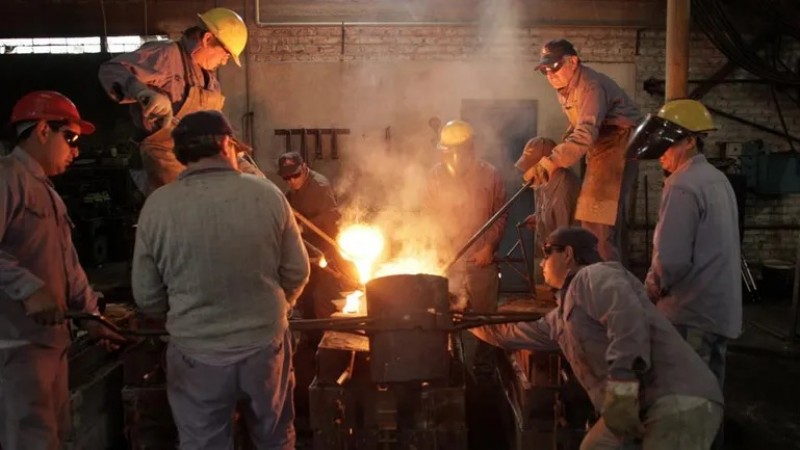 Una grave explosión en Fundición Regina dejó a seis operarios heridos y uno de ellos tiene el 60% de su cuerpo quemado