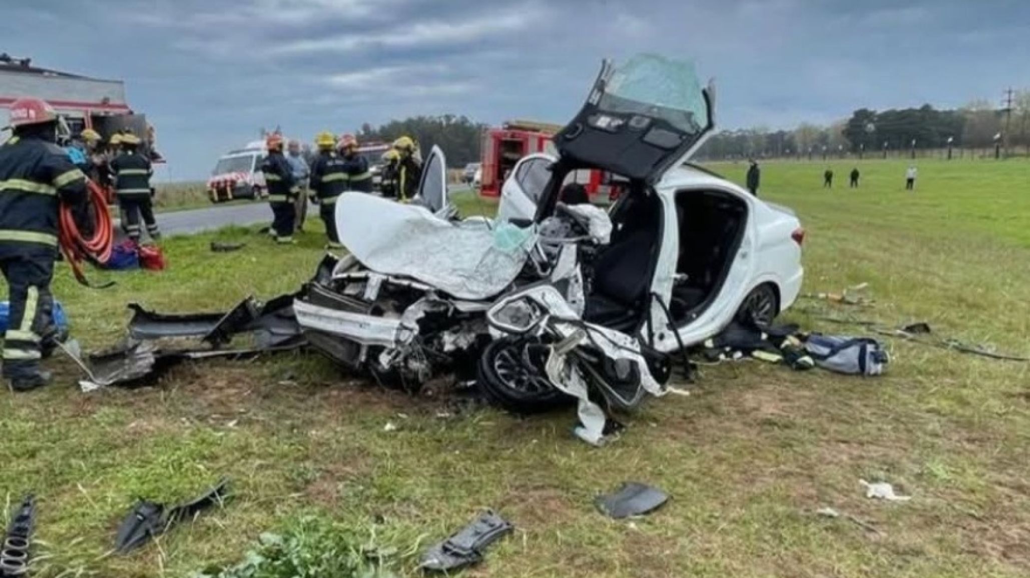 Choque frontal y tragedia en la Ruta 11: un médico quedó atrapado en su auto y murió