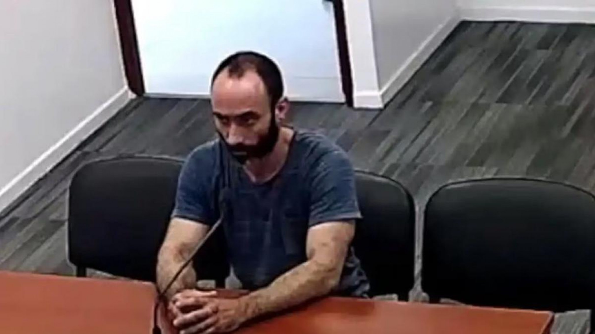 Un acosador serial que hostigó a su víctima por más de 10 años se arrancó la tobillera electrónica y se fugó