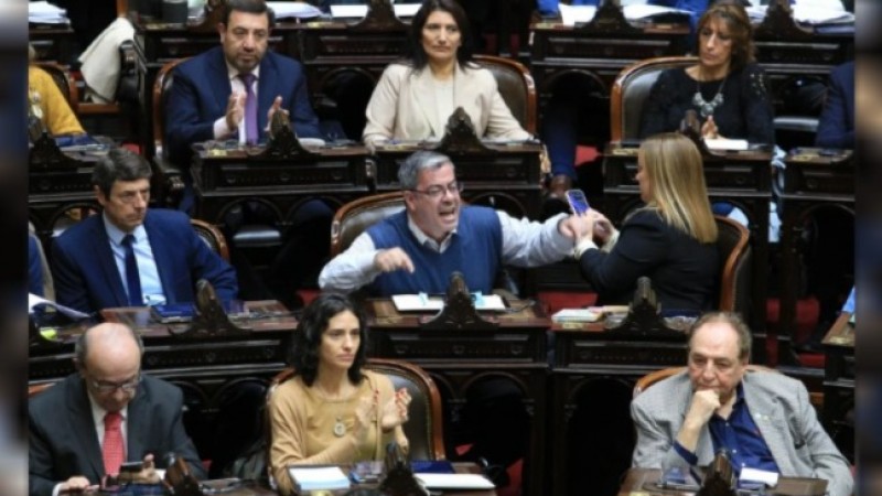 Diputados: la oposición acelera el debate sobre la ley que limita los DNU