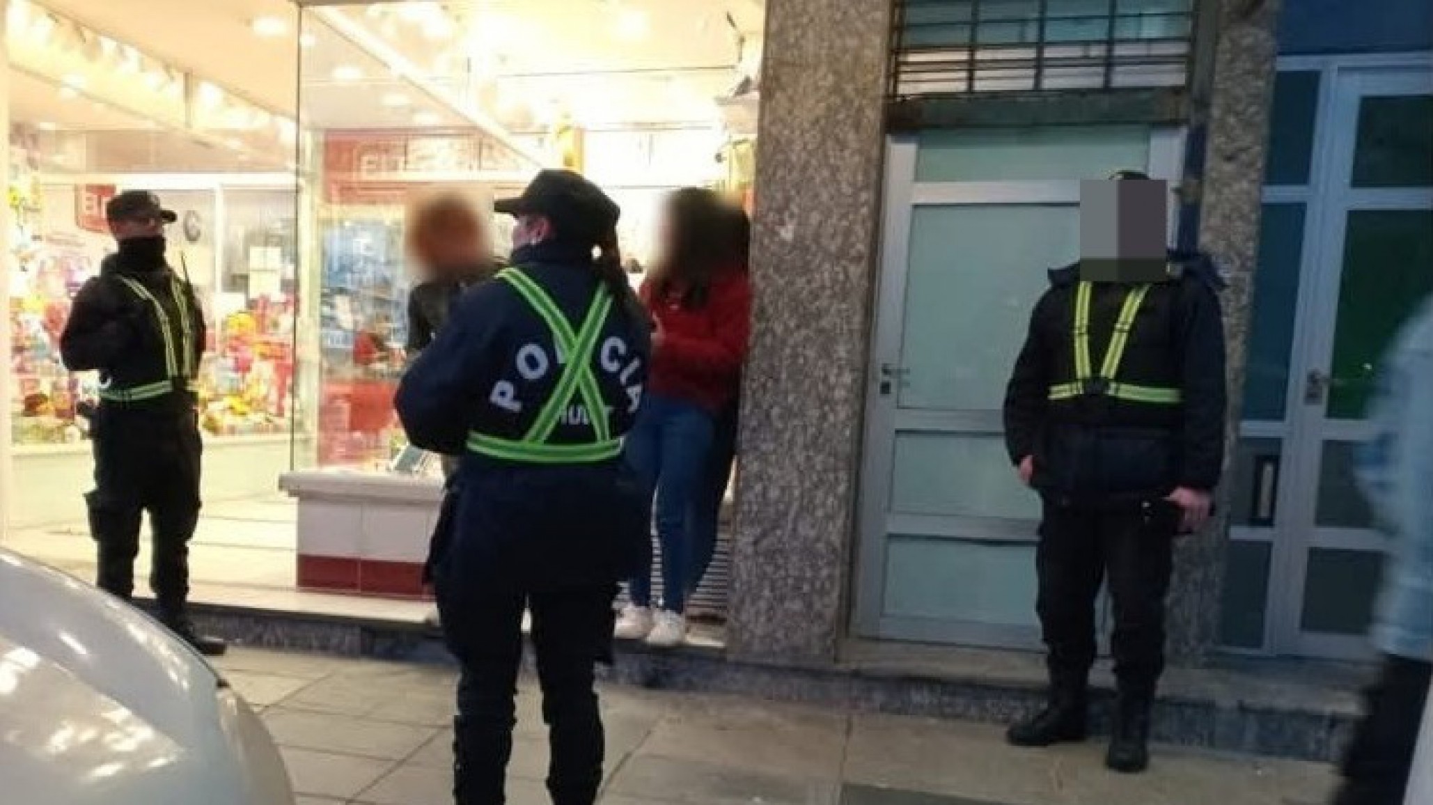 Tres adolescentes fueron demoradas tras robar en dos locales del centro