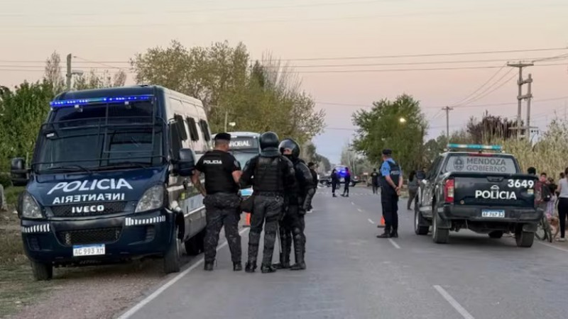 Tragedia en Las Heras: dos hermanas de 7 y 10 años murieron atropelladas por un colectivo