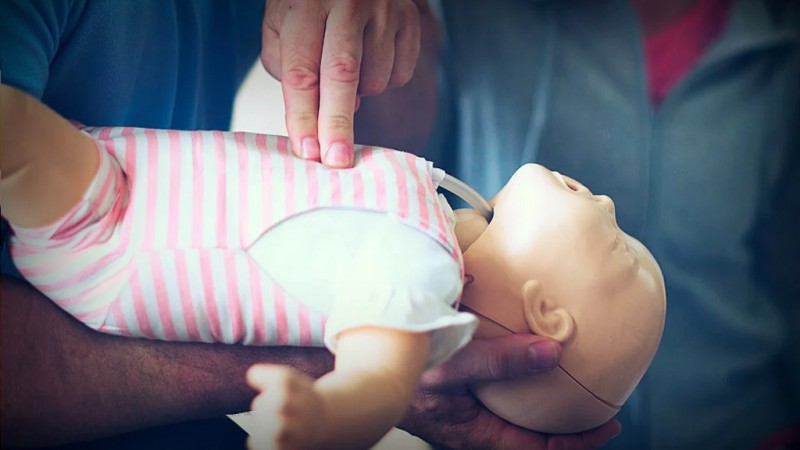 "Está ahogado, está ahogado": una sargento salvó a un bebé de dos meses en Comodoro