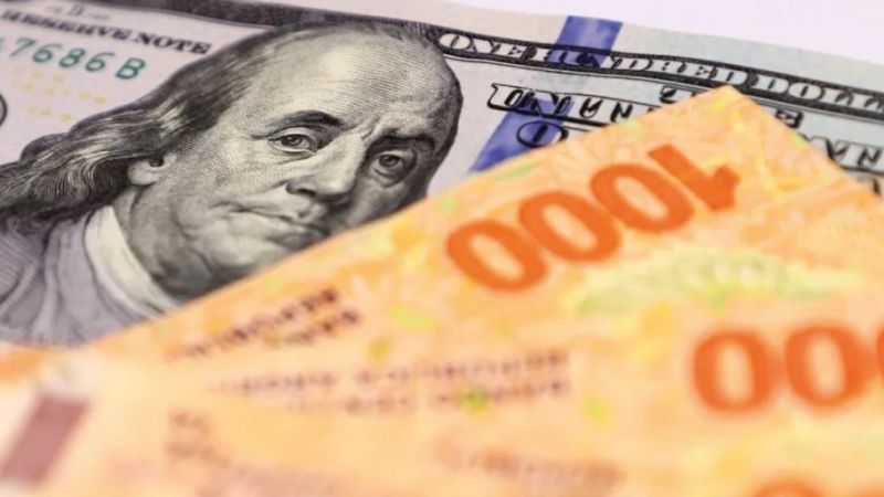 El BCRA reactiva una restricción en la compra de dólares para frenar la fuga por la "brecha" cambiaria