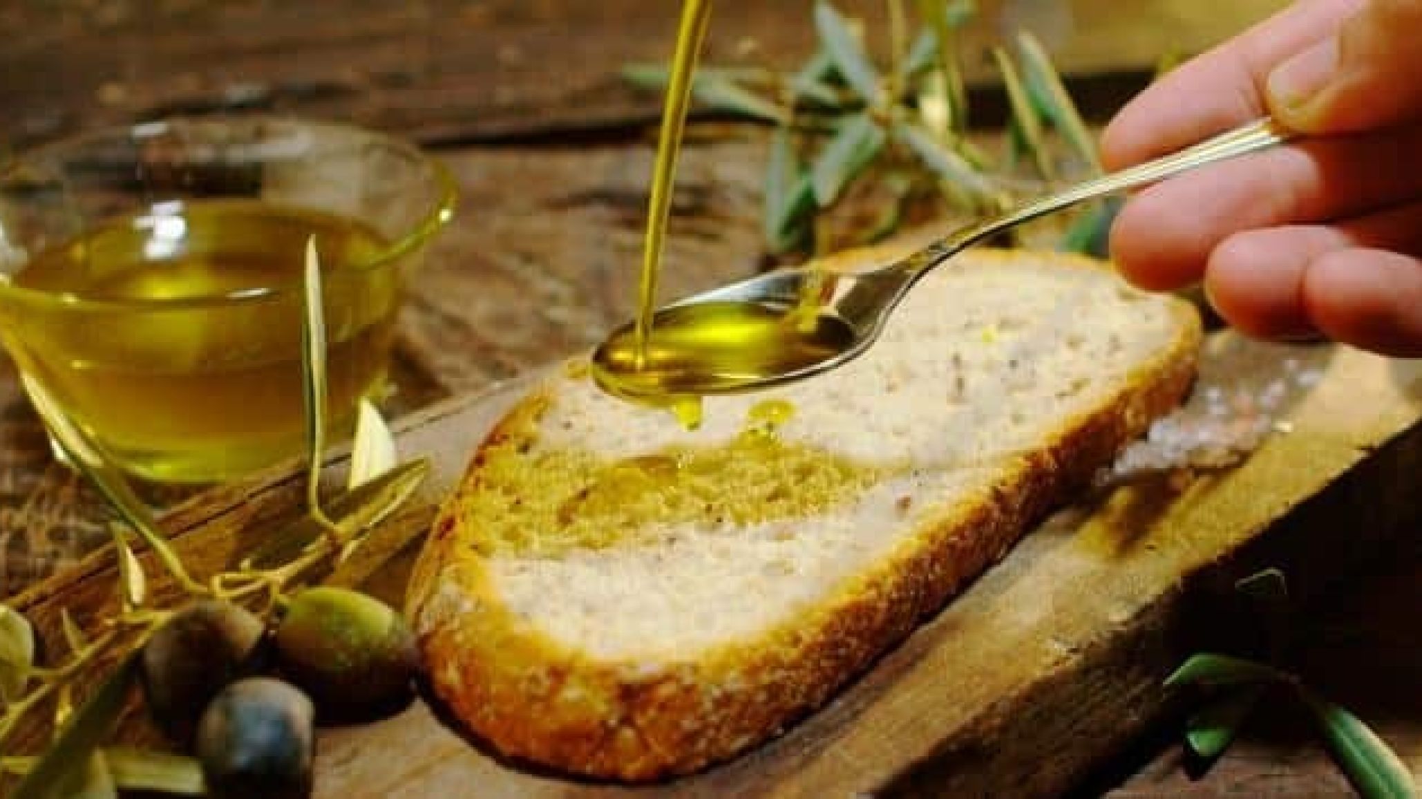 ANMAT prohibió en todo el país dos marcas de aceite de oliva falsificado