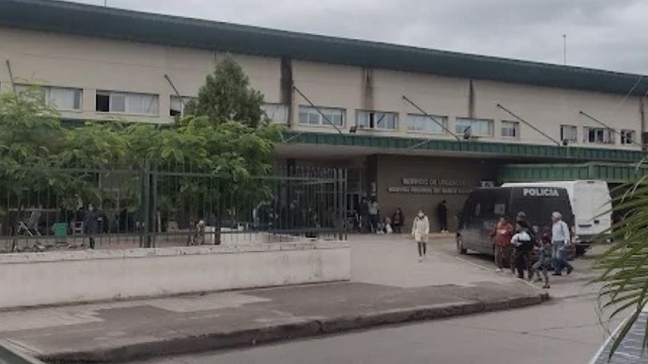 Una paciente bajo asistencia respiratoria encendió un cigarrillo, se prendió fuego su camilla y murió