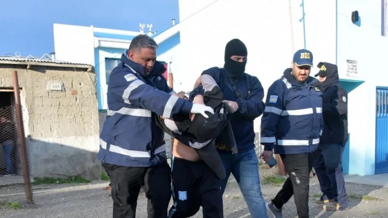 Detuvieron a un hombre por asaltar una panadería y encontraron a una menor desaparecida en su casa