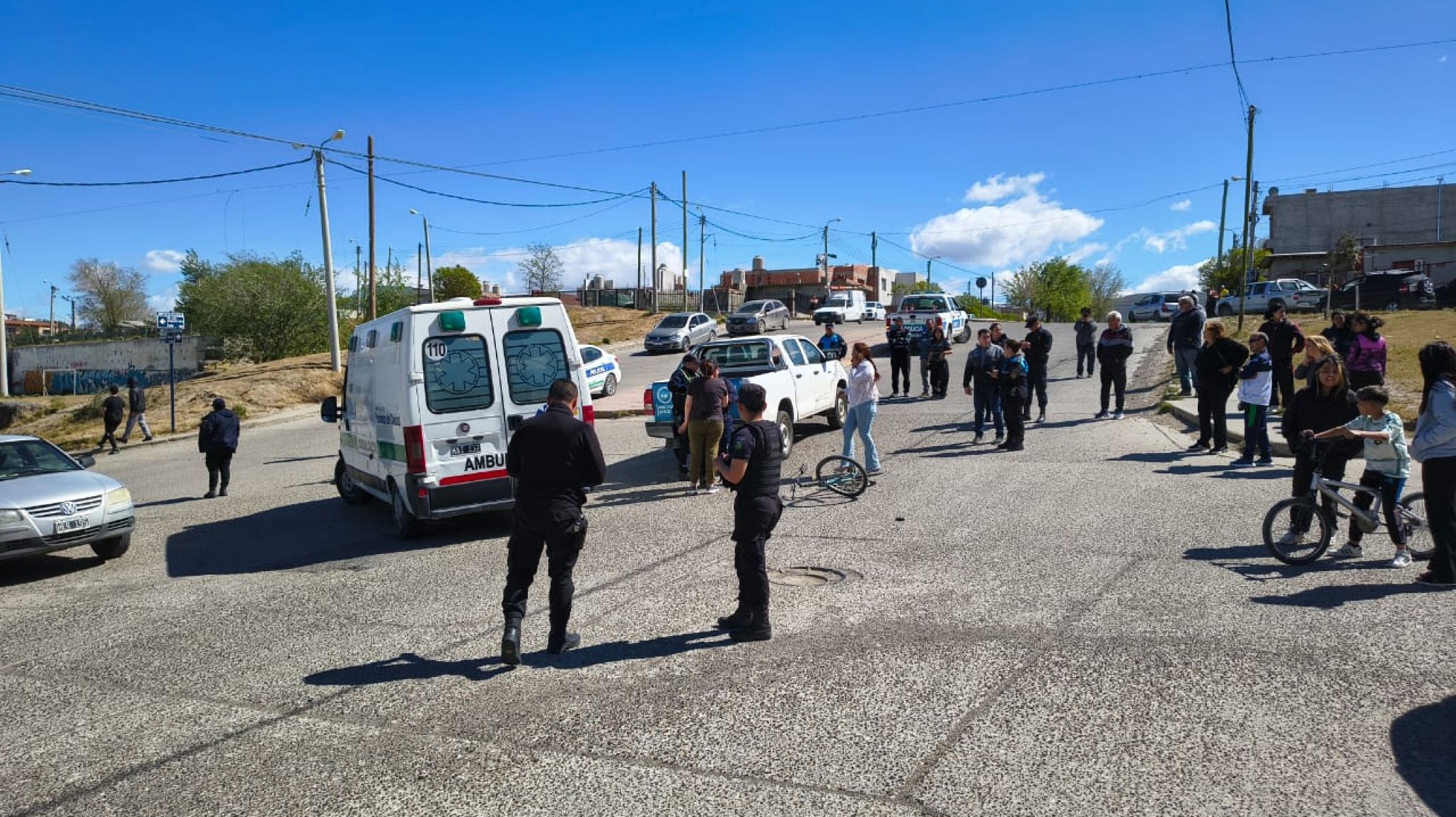 Un niño de 7 años fue atropellado por una camioneta mientras andaba en bicicleta