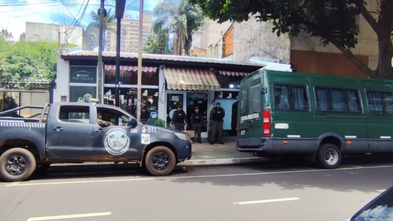 Cien animales exóticos vivos y 14 muertos fueron rescatados de una veterinaria en Posadas