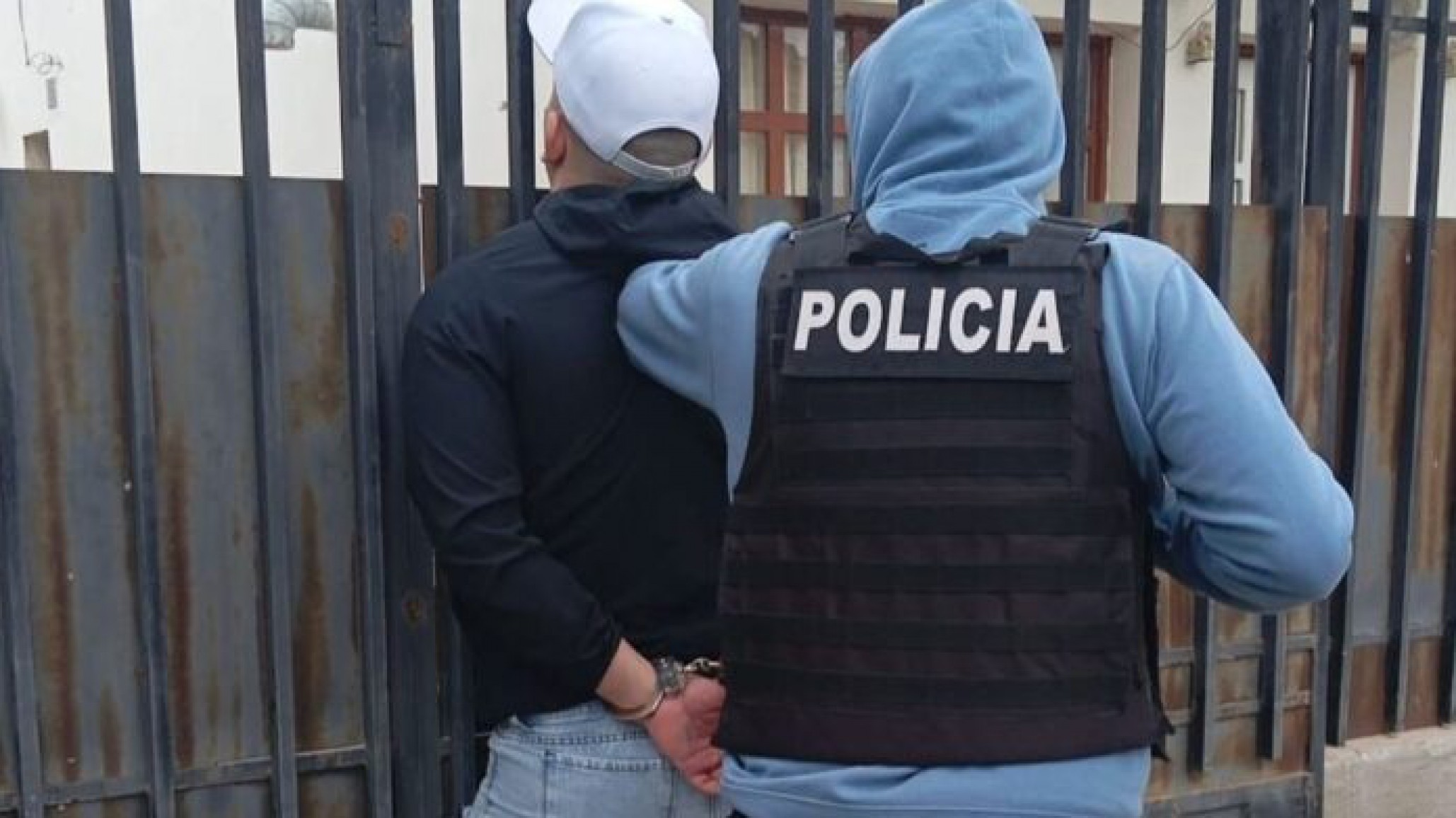 Homicidio en la estación de servicio: un detenido con preventiva y dos prófugos identificados