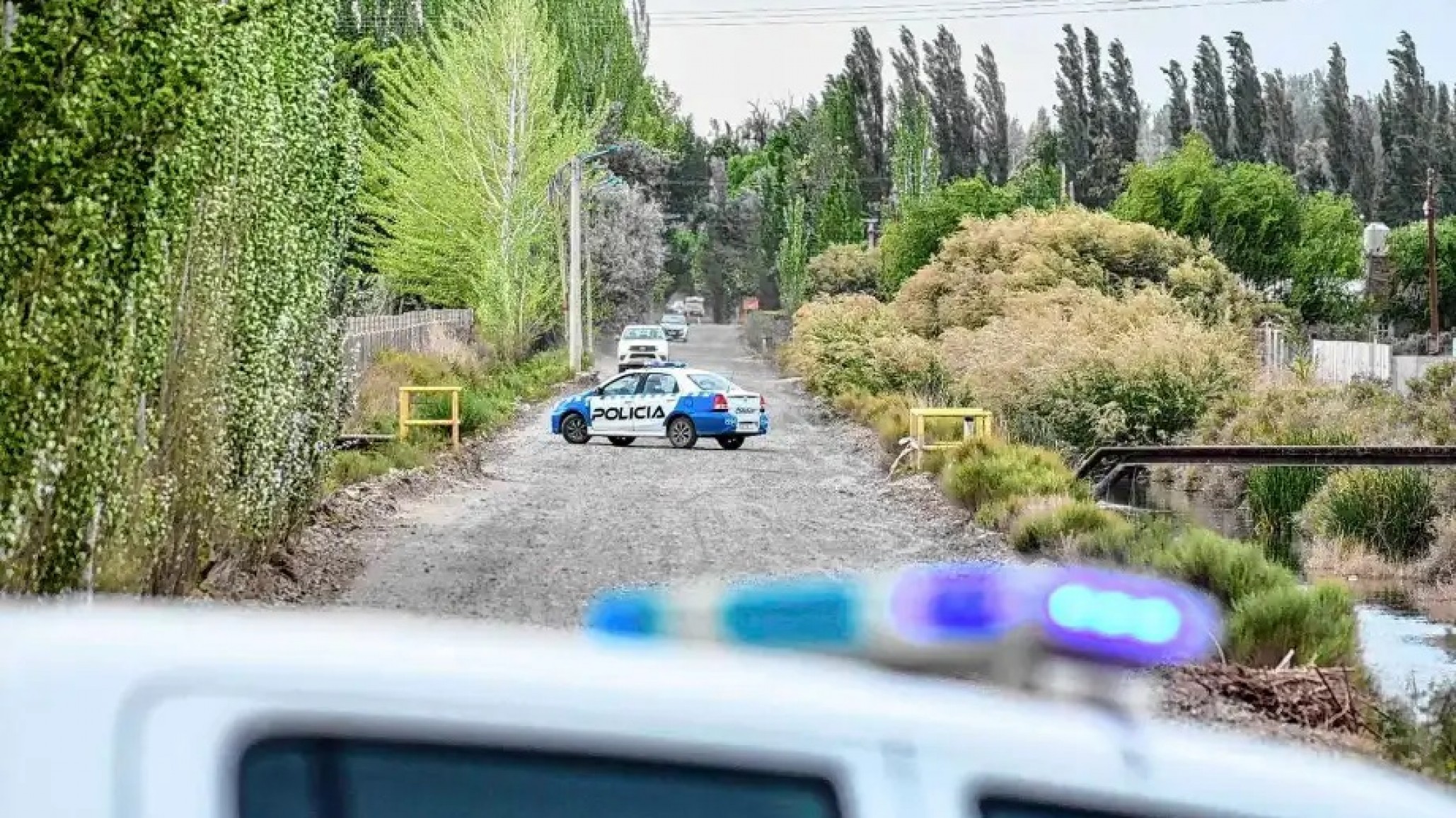 Hallaron un cuerpo en un canal de desagüe en Neuquén: el fuerte olor alertó a los vecinos