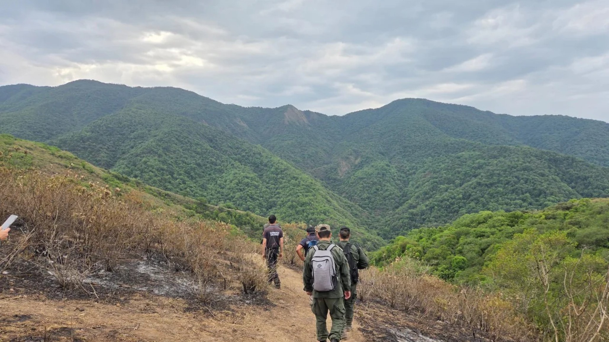 Investigan la muerte de un ex comisario en Salta: hallaron sogas y un celular derretido