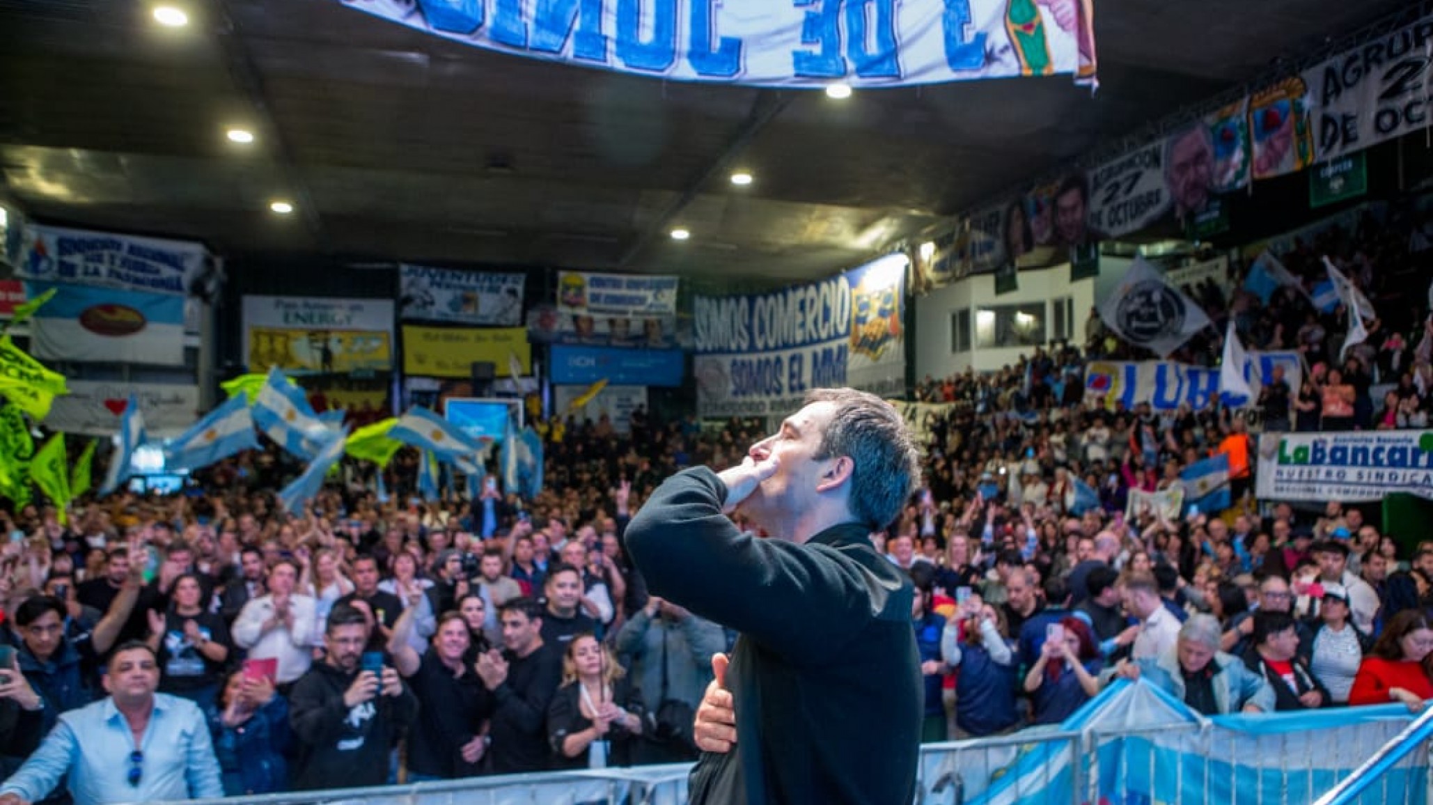 Con un mensaje de unidad y esperanza, Luque cerró el Día de la Lealtad en un "Socios Fundadores" colmado