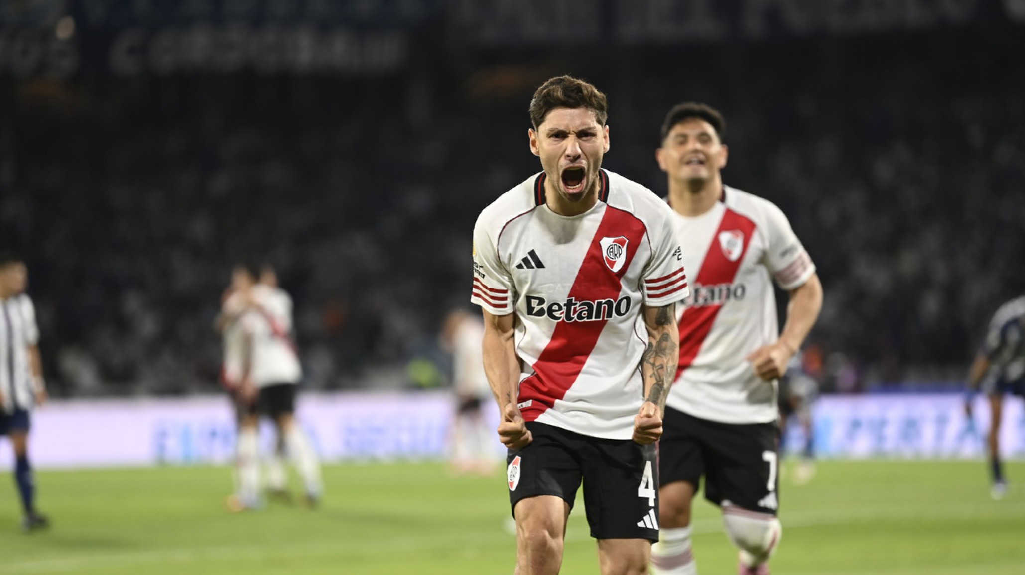 River se impuso a Talleres en Córdoba y volvió al triunfo