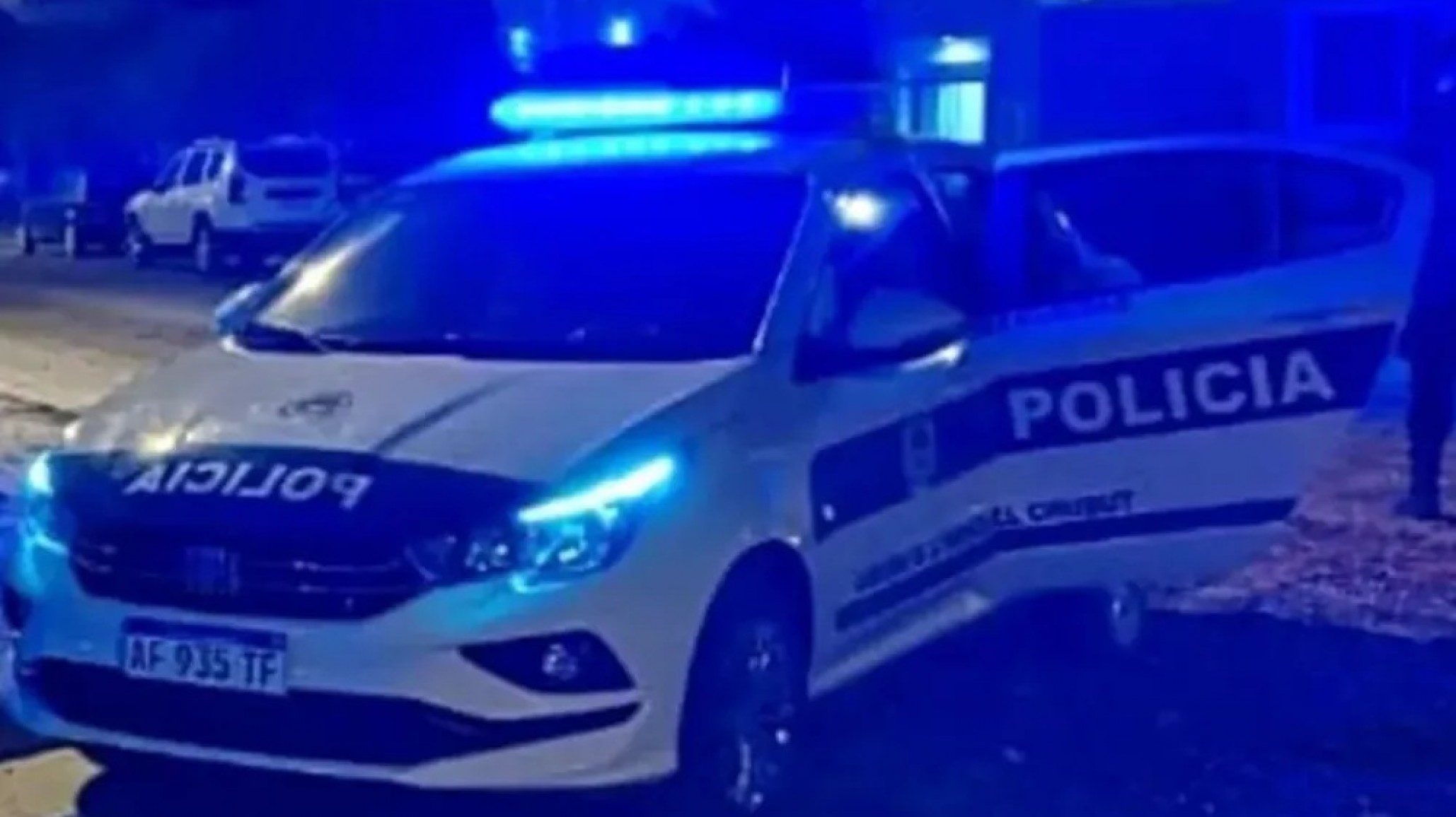 Denuncian brutal irrupción policial en Comodoro: "Entraron sin orden, nos tiraron al piso y nos pegaron con escopetas"