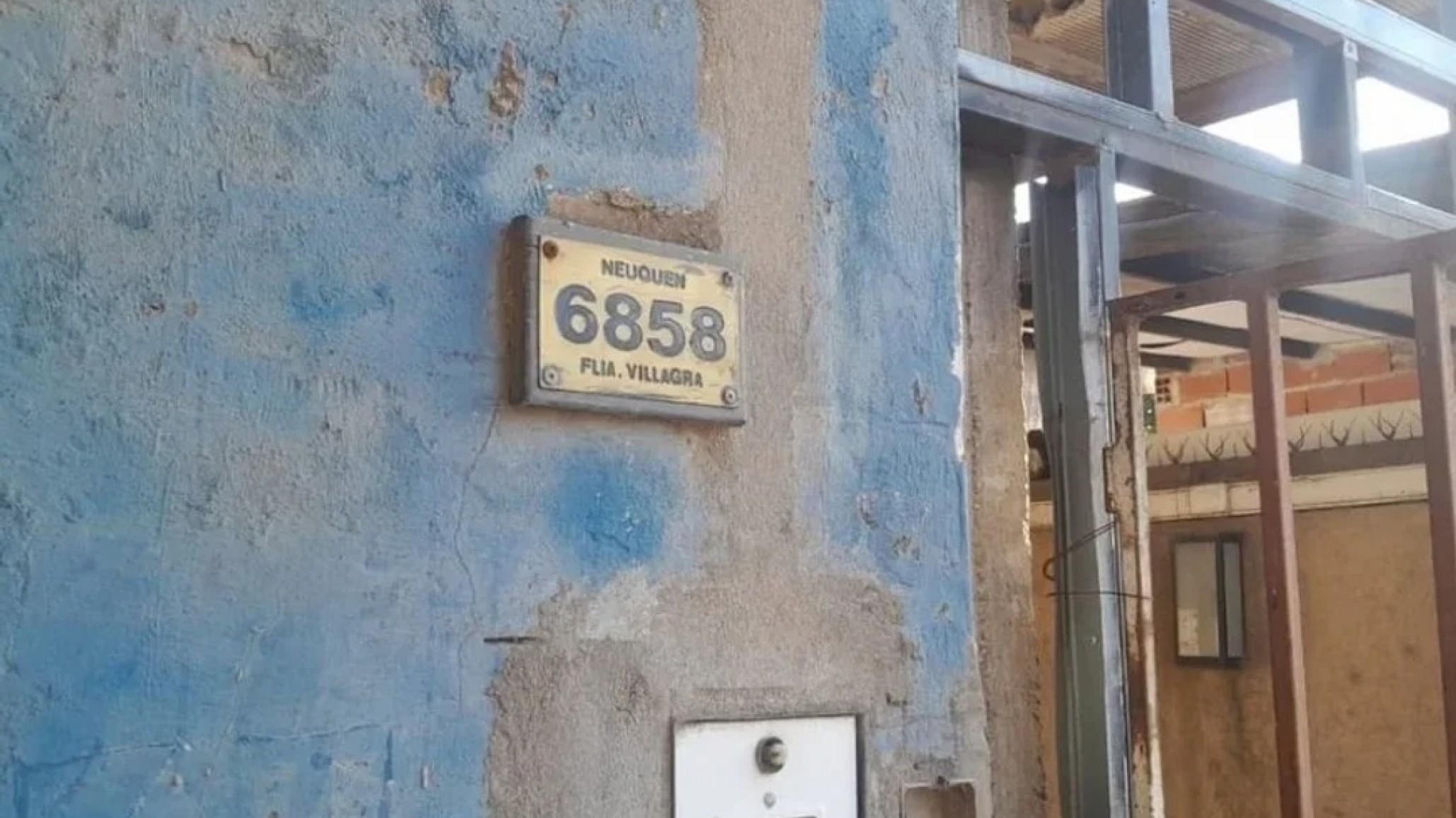 Una mujer de 45 años fue asesinada a puñaladas por su ex pareja: sus hijos le practicaron RCP