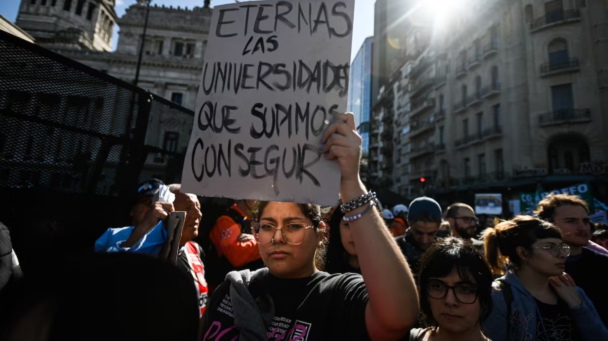 Docentes universitarios denuncian otro incumplimiento del Gobierno y reclaman por la deuda salarial