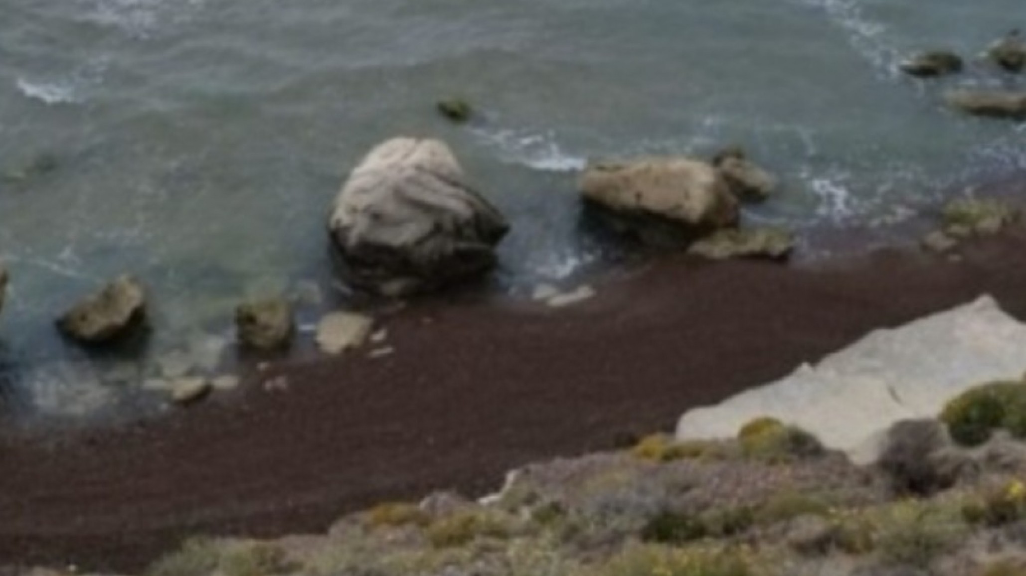 Playa Magagna: Hallaron un cuerpo en la zona de acantilados de "Las Caras Talladas"