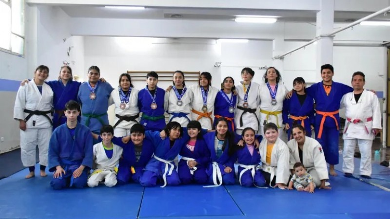 Comodoro triunfa en San Juan: diez medallas y podios destacados en judo